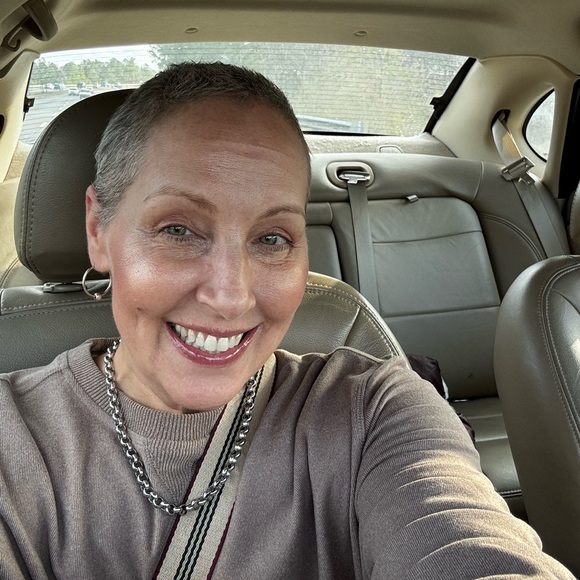 Meet your Posher, Cristal, added chemo hair!!! February 2025!!! - Picture 9 of 9